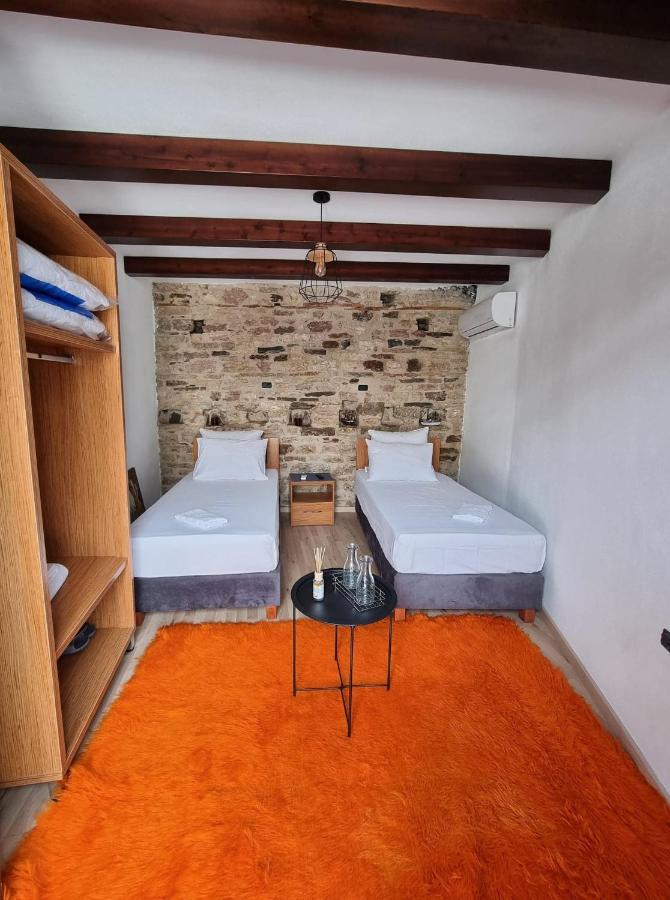 The Heart Of The Bazaar Guest House Gjirokastër Dış mekan fotoğraf