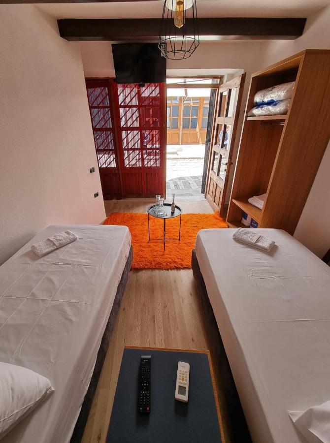 The Heart Of The Bazaar Guest House Gjirokastër Dış mekan fotoğraf
